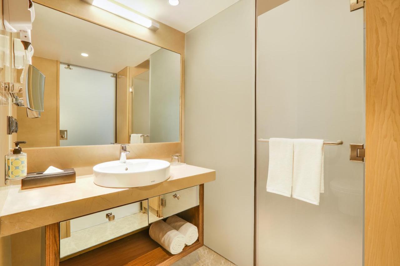 Lemon Tree Hotel Viman Nagar Пуна Экстерьер фото