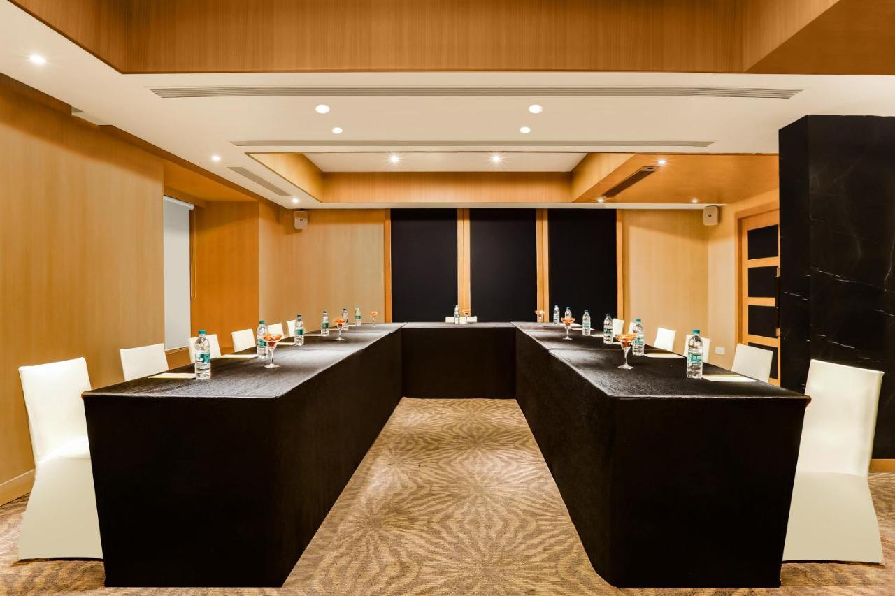 Lemon Tree Hotel Viman Nagar Пуна Экстерьер фото
