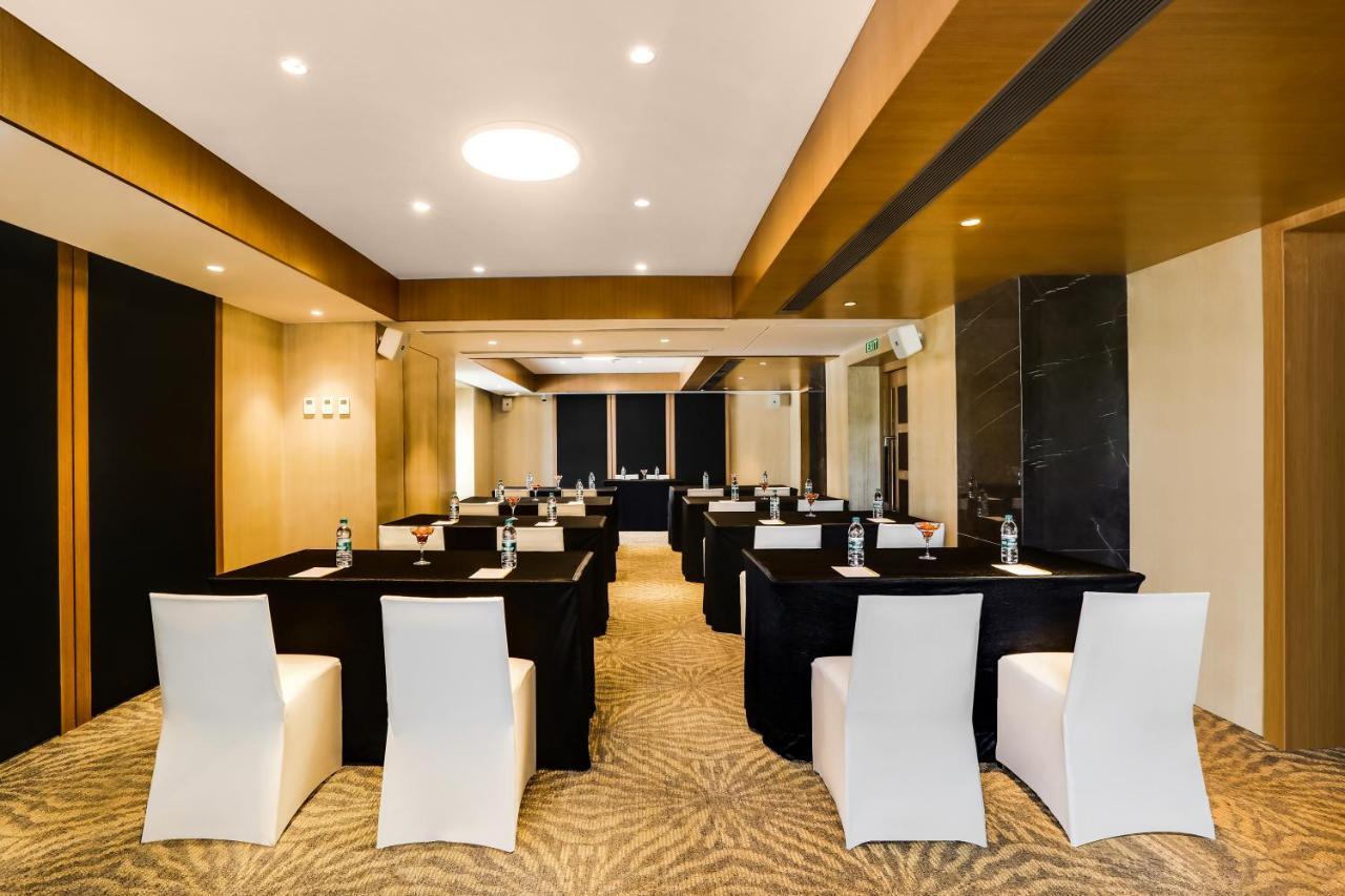 Lemon Tree Hotel Viman Nagar Пуна Экстерьер фото